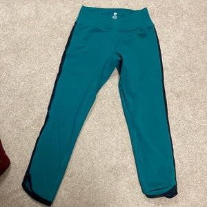 Born Promitive Size Medium crossover leggings